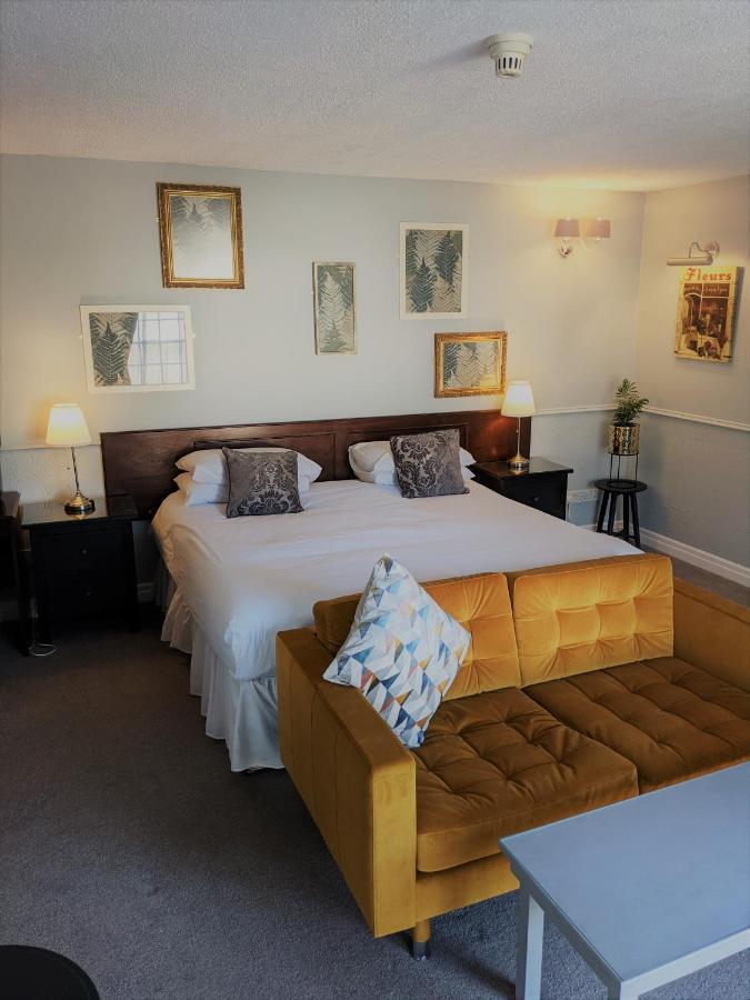 Manor Court Hotel Carnaby Bagian luar foto