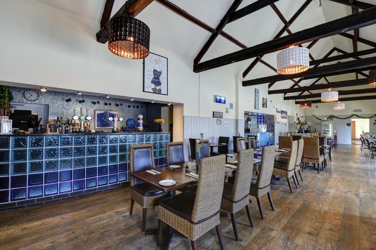 Manor Court Hotel Carnaby Bagian luar foto