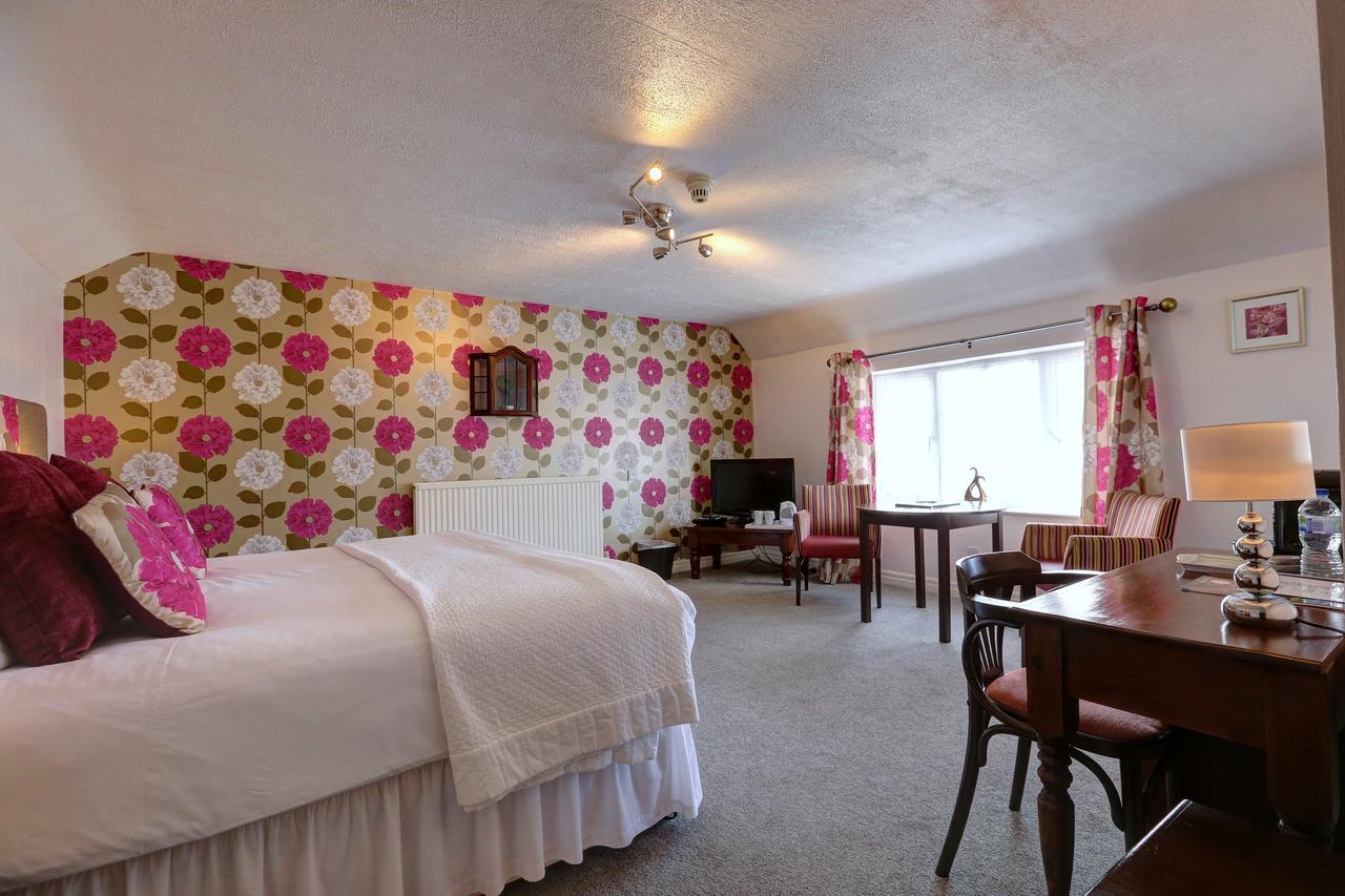 Manor Court Hotel Carnaby Bagian luar foto
