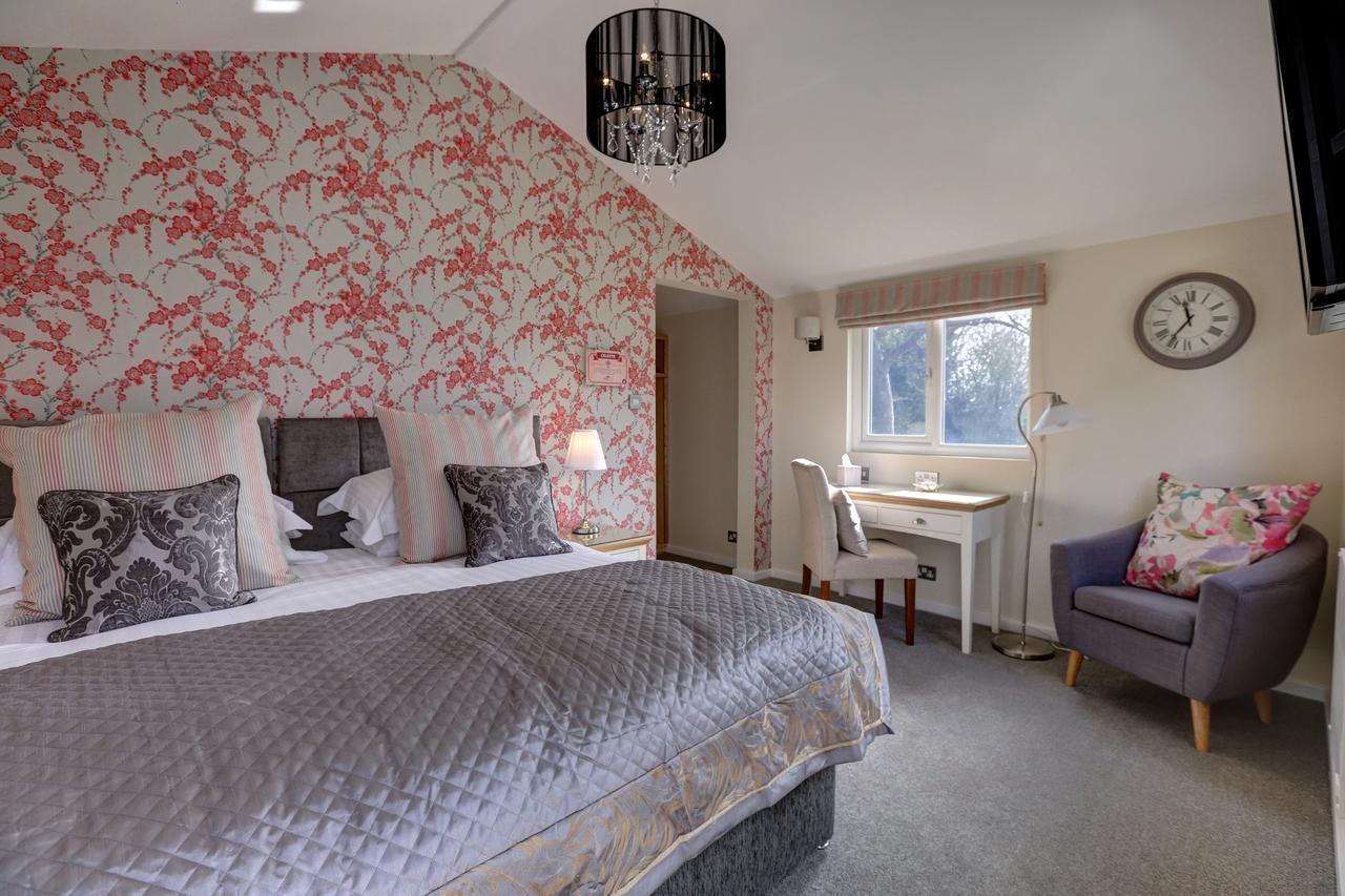 Manor Court Hotel Carnaby Bagian luar foto