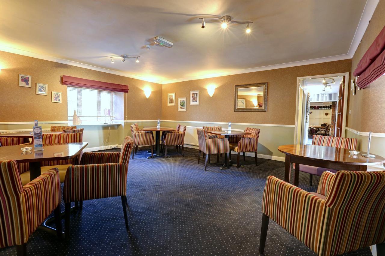 Manor Court Hotel Carnaby Bagian luar foto