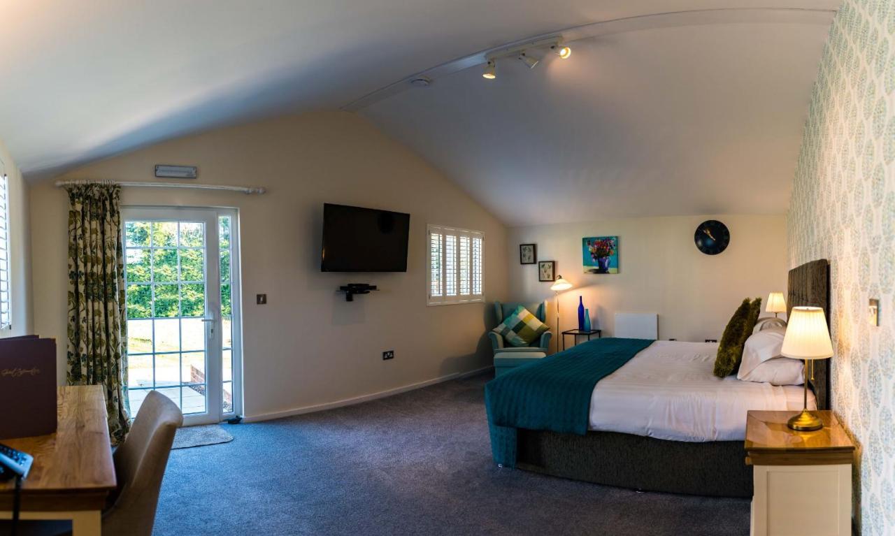 Manor Court Hotel Carnaby Bagian luar foto