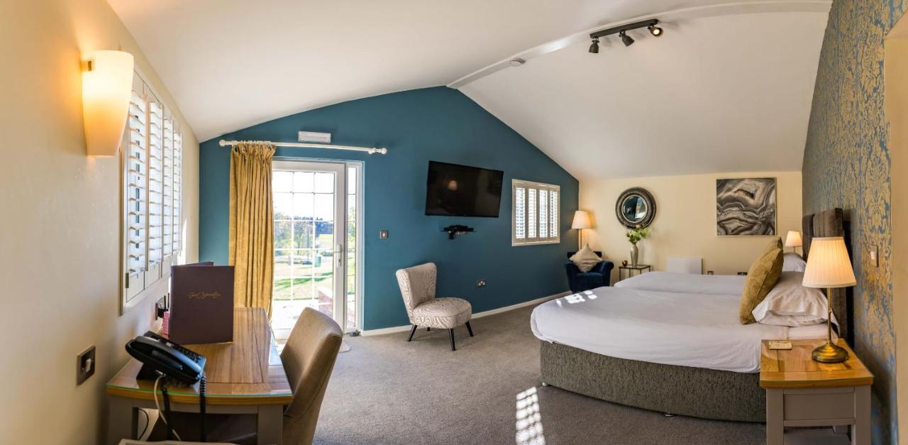 Manor Court Hotel Carnaby Bagian luar foto