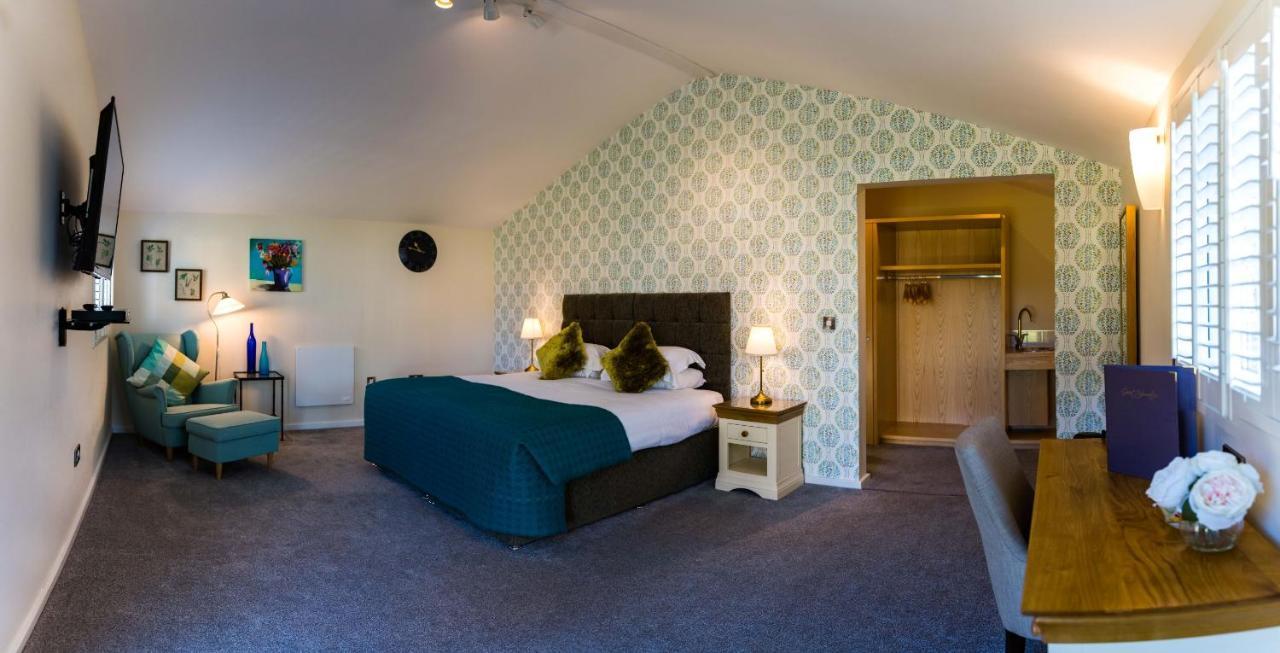 Manor Court Hotel Carnaby Bagian luar foto