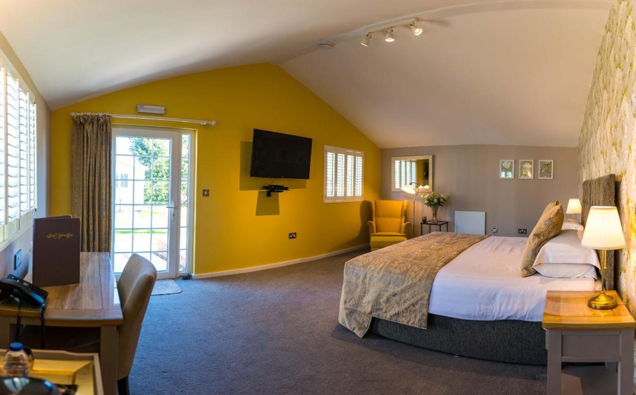 Manor Court Hotel Carnaby Bagian luar foto