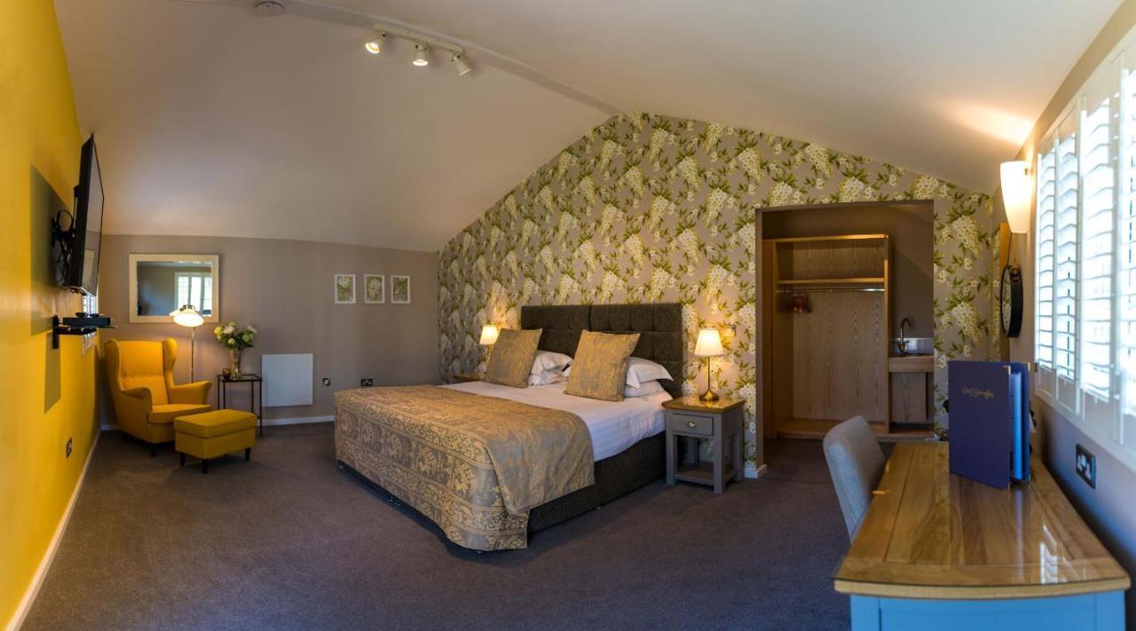 Manor Court Hotel Carnaby Bagian luar foto