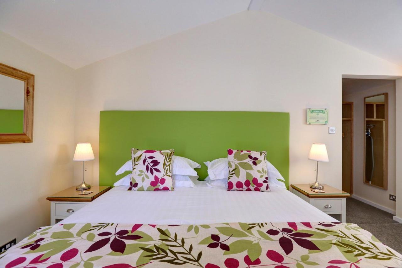 Manor Court Hotel Carnaby Bagian luar foto